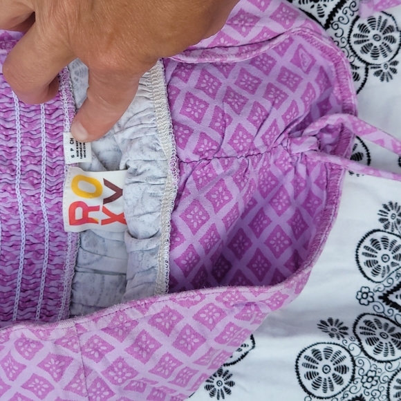 ✅️3/$40 ROXY printed tube top - Picture 2 of 4